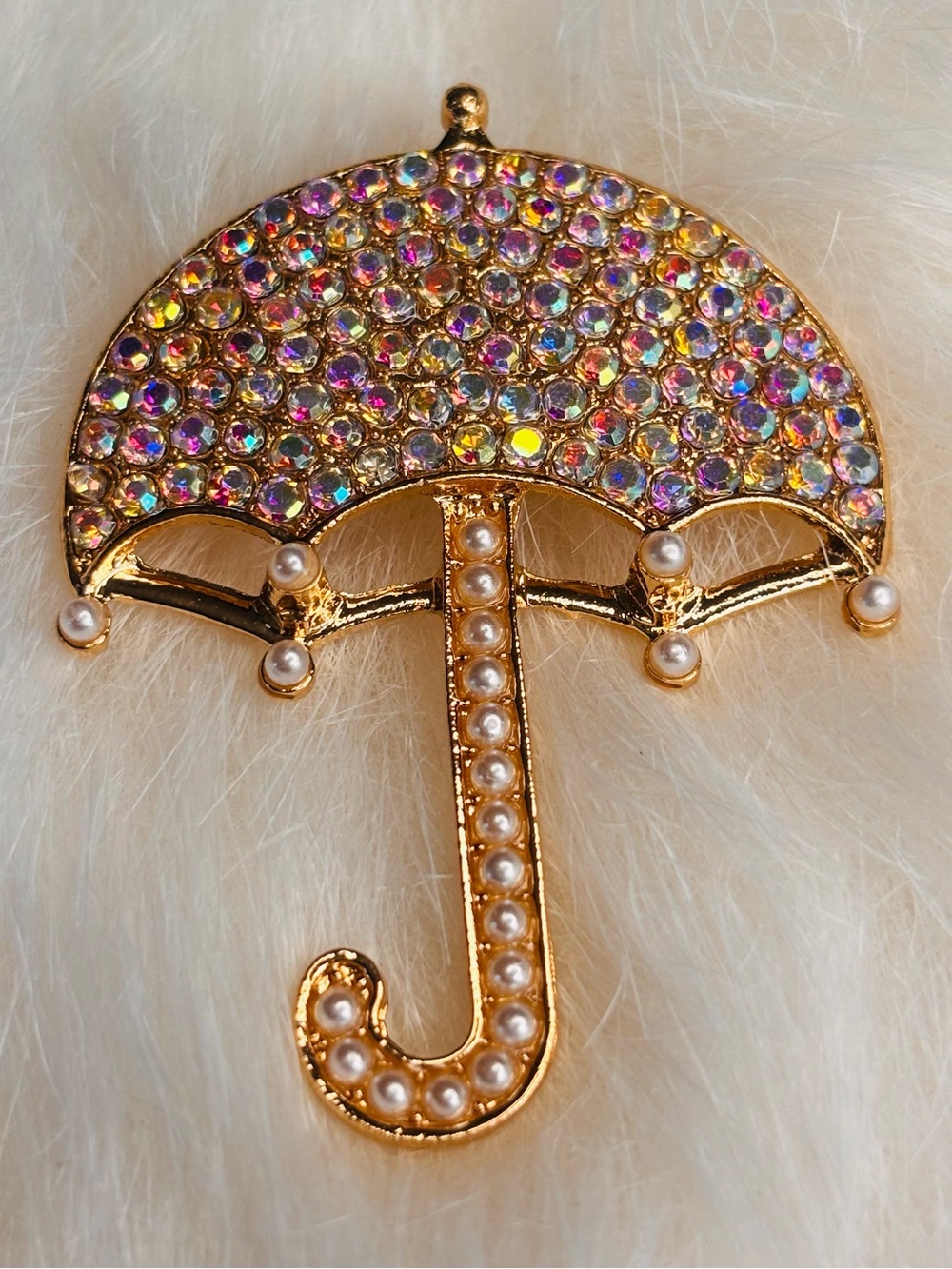 Sparkling Rhinestone Umbrella Brooch – Gold Tone & Faux Pearl